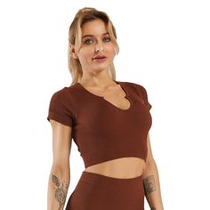 Coffee Seamless Short Sleeve Sports Crop Top High Stretch Brown Activewear For Sports, Brown High Stretch Activewear For Sports, Brown Athleisure Tops For Workout, Sporty Stretch Brown Tops, Casual Brown Top With Seamless Construction, Sporty Brown Tops For The Gym, Stretch Brown Sports Tops, Sporty Brown Tops For Gym, Sporty Brown Tops For Sports