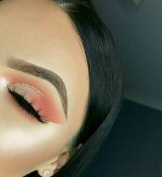 Silver Cut Crease, Soft Pink Eyeshadow, Eyeshadow Silver, Eye Makeup Cut Crease, Cut Crease Eyeshadow, Cut Crease Eye, Cut Crease Makeup, Pink Eye, Makeup Eye Looks