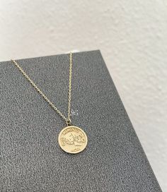 "silver and gold memento mori necklace ♡ deep and detailed engraving very delicately handcrafted unisex - looks super cool on both women & men additional engravings at the back of the pendant is available. please contact us if you request back engravins or simply go back to our shop and purchase the \"Side or inside engraving fee\" listing. dimensions: 14x14 round pendant materials: 9k gold 14k gold 14k rose gold 14k white gold 18k gold 18k rose gold 18k white gold 925 sterling silver - oxidized Momento Mori Ring, Memento Mori Necklace, Memento Mori Signet Ring, Memento Mori Coin, Custom Class Rings, Memento Mori Jewelry Victorian, Family Crest Rings, Unisex Looks, Custom Signet Ring