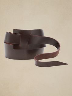 Effortlessly cool and distinctive, we pulled inspiration from the archives to craft this versatile leather belt using a pull-through design to cinch in at the waist.  A tapered design streamlines the draped ends.  Widest width: 3" (8cm) Narrowest wid Women's Belts, Belt Leather, Family Event, Pull Through, Work Wardrobe, Belts For Women, Chocolate Brown, Leather Belt, Banana Republic