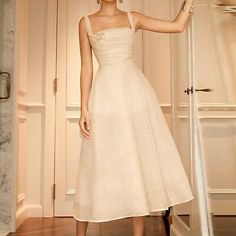 Find ideas๏ฟฝand inspiration for Women's Fashion Elegant Party French Drape Sleeveless Long Swing Slip Dress, Women's Dresses Ivory Cocktail Dress, White Dress Party, Sleeveless Bodycon Dress, White Midi Dress, Types Of Skirts, Spaghetti Strap Dresses, Mesh Dress, Look Chic, Comfortable Outfits