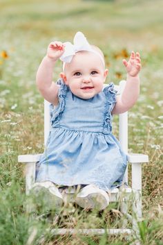 Outdoor One Year Old Photoshoot, One Year Old Picture Ideas, One Year Old Photoshoot, Spring Photo Session, Milestone Ideas, Outdoor Baby Photography, Old Photoshoot, Newborn Family Pictures