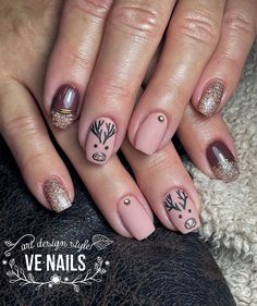 26 Winter Nail Ideas: Simple to Bold and Green to Red! Nails For Winter 2022, Gel Nail Designs For Winter, Grey Winter Nails, Winter Nail Ideas Simple, Cute January Nails, Nail Ideas Simple, Nail Art 2022, Reindeer Nails, Iris Nails