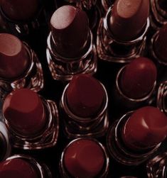 #burgundy #бордовый #lipstick #помада #aesthetic #эстетика #обои #wallpaper #foundalighter Red Wine Color Aesthetic, Dark Maroon Aesthetic, Maroon Red Aesthetic, Wine Red Aesthetic, Visuell Identitet, Lizzie Hearts, Loving Him Was Red