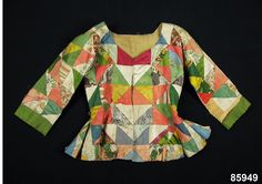 patchwork jacket, 1770-1790, Nordiska museet, Sweden. 1700-talskofta av siden sydd av en mängd olika klänningstyger av siden skurna i trekanter och sammansydd i lappteknik, s.k. skarvsöm. Där tygerna inte räckt till samma trekantsform har man sytt ihop flera små bitar till en trekant. Tygerna är en provkarta på vanliga färger och tyger från 1700-talets mitt och framåt. 18th Century Jacket, 18th Century Womens Fashion, 1700 Fashion, 18th Century Women, 18th Century Dress, 18th Century Costume, 18th Century Clothing, Masquerade Costumes