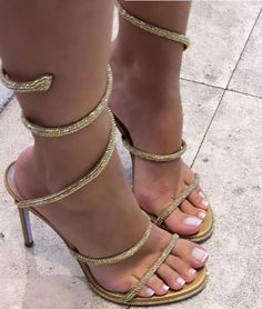 Pretty Heels, Junior Prom, روتين العناية بالبشرة, Heels Classy, Fancy Shoes, Hype Shoes, Girly Shoes, Shoe Inspo