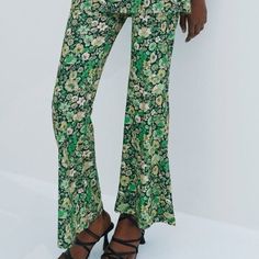 Boho Style Floral Print Pants With A Flared Cut. Stretchy Pull On Style. Super Flattering Fit! Elastic Waist. High Waisted Culottes, Red Tuxedo, Zara Trousers, Printed Flare Pants, Zara Jumpsuit, Flare Jumpsuit, Floral Print Pants, Flare Leg Pants, M Pants