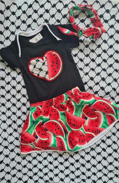 Small watermelon cotton skirt trimmed with Keffiyeh braid with elastic at the waist. Bodysuit with ❤ in Keffiyeh + 🍉 🔺️ Body color may vary depending on availability.🔺️ On order from 0 to 24 months or more. Feel free to contact me for more details. Cute Black Summer Skirt, Playful Fitted Summer Skirt, Playful Beach Skirt For Summer, Cute Stretch Summer Skirt, Summer Cotton Sets With Strawberry Print, Skirts For Kids, Kid Rock, Cotton Skirt, Body Colour