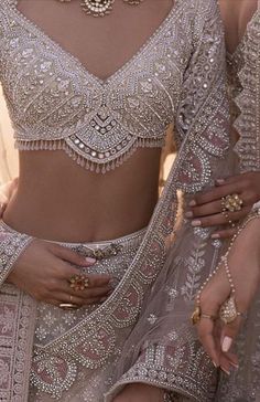 Aesthetic Blouse Design, Wedding Indian Outfit, Beautiful Lengha, Lehenga Blouse Design, Bridal Lehenga Blouse, Wedding Lengha, Indian Fits, Bridal Lengha, Trendy Outfits Indian