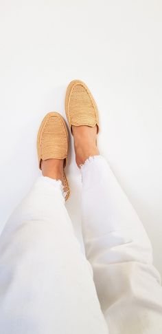 Moroccan Shoes, Morocco Fashion, Summer Mules, Raffia Shoes, Travel Morocco, Handmade Slippers, Slippers Summer, Handmade Sandals, Shoes Handmade