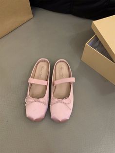 Shipping: Worldwide Express Shipping AvailableDelivery time: 7-15Days Fast ShippingReturns: Fast refund, 100% Money Back Guarantee.SPECIFICATIONSDepartment Name: ADULTWomens sports shoes: Woman sneakersladies shoes: Woman sneakersFlats Type: MARY JANESBrand Name: NoEnName_NullModel Number: shoes for women05Fashion Element: Butterfly-knotFit: Fits true to size, take your normal sizeToe Shape: round toeSeason: Spring/AutumnUpper Material: SilkOrigin: Mainland ChinaInsole Material: PUOccasion: DRES Types Of Heels, Pump Types, Bow Shoes, Womens Ballet Flats, Jane Shoes, Heels & Wedges, Shoes Woman, Mary Jane Shoes, Sweater Coats