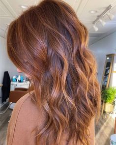 Light Auburn Hair, Light Auburn, Face Nails, Hair And Makeup Tips, Hair Due, Copper Hair Color, Hair Color Auburn, Haircuts For Wavy Hair, Hair Brained