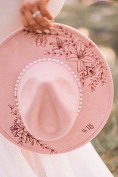 Pinkcowgirlwesternmaternity Hatlillyleaveshand - Etsy Decorating Cowgirl Hats Ideas, Decorated Fedora Hats, Decorate Cowgirl Hat, Custom Cow Girl Hats, Personalized Cowboy Hat, Hat Burn Designs, Felt Hat Designs, Decorated Hats Ideas, Felt Hat Design