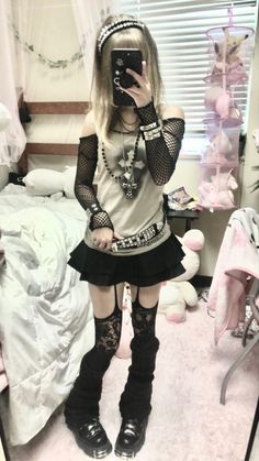 Causal Emo Outfits, Emo Gyaru Fashion, Gothic Gyaru Fashion, Scene Inspired Outfits, Goth Gyaru Fashion, Rokku Gyaru Aesthetic, Scene Grunge Outfits, Emo Outfit Inspiration, Alt Fashion Inspo Outfits