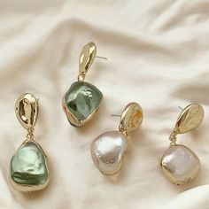 Fancy Jewellery Designs, Chunky Earrings, Jewelry Lookbook, Earrings Unique, Trendy Earrings, Jewelry Unique, Everyday Earrings, Bold Design, Jewelry Inspo