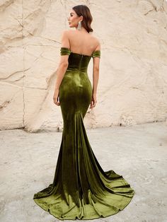 Product Code:FSWD0911 Embellishment: Velvet Fabric:95% Polyester,5%Spandex Back Style: Zipper Up Fully Lined: Yes Built-in Bra: Yes Available Color: Olive Green Stretch: Moderate Fits true to size Imported Model Information: Height: 5' 7" Bust: 34'' Waist: 25“ Hips: 35” wearing US size Small Off The Shoulder Velvet Dress, Olive Green Gown, Green Velvet Gown, Green Gowns, Velvet Mermaid Dress, Velvet Green Dress, Long Velvet Dress, Green Evening Gowns, Olive Wedding