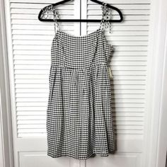 Altard State Gingham Babydoll Dress Size S. New With Tags. Brand New Never Worn. White Cotton Mini Dress For Picnic, Cute Cotton Mini Dress For Picnic, White Cotton Plaid Dress For Picnic, White Sleeveless Cotton Plaid Dress, Sleeveless Cotton Plaid Dress, White Mini Plaid Dress For Picnic, Gingham Dress With Tie Straps For Day Out, Cotton Gingham Mini Dress For Daywear, Gingham Plaid Cotton Sundress