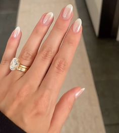 Sns Dip French Manicure, Almond Fenech Tip, French Manicure White Chrome, Clean Dip Nails, French Manicure With White Chrome, Opalescent French Tip Nails, French Tip Nails With Chrome On Top, Bridal Nails Oval, Natural Nails With Chrome