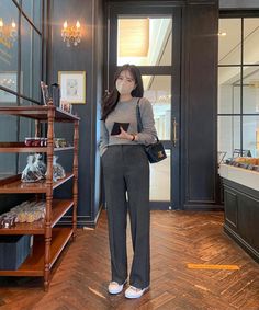 Bussines Casual Women Outfits Skirt, Work Outfits Women Korean, Korean Girl Fashion Casual, Clean Outfit Ideas, Style Kampus, Korean Elegant Outfit, Korean Work Outfit, Ootd Korean Style Simple, Host Dresses