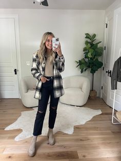 Running Late Outfits, Realtor Outfits, Chelsea Boots Outfit, Outfit Botas, Beige Boots, Everyday Casual Outfits, Black Jeans Outfit, Winter Attire, Casual Outfit Inspiration