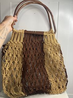 Absolutely love this handbag for everyday or vacation! Macrame Handbag, 70s Boho, Macrame Bag, Handmade Macrame, 70s Style, The 70s, 70s Fashion, Purses And Handbags, Boho Chic