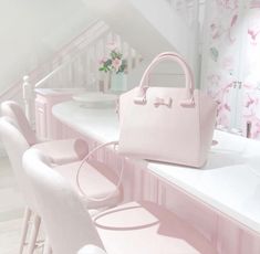 ♡ Pretty Handbags, Romantic Lifestyle, Princess Palace, Bag Closet, Elle Woods, Mary Kate Olsen