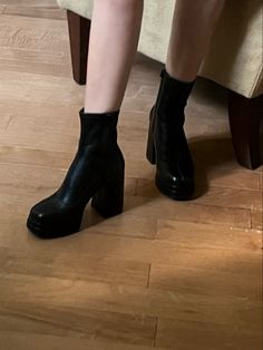 Platform Boots Outfit Winter, Platform Boots Outfit, Aesthetic Finds, Korean Shoes, Winter Boots Outfits, Preppy Shoes, Shoes Outfit Fashion