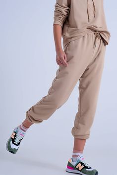 Q2 Pants Adjustable Waistband Joggers in Beige Sweatshirt Fabric, How To Hem Pants, High Rise Mom Jeans, Adjustable Waistband, Trendy Clothes For Women, Sweatshirt Dress, Corduroy Pants, Oversized Shirt, Online Boutique