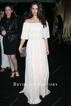 Selena Gomez off shoulder 2016 golden globes after-party dress Gown With Short Sleeves, After Party Dress, Best Celebrity Dresses, Golden Globes After Party, White Champagne, Off Shoulder Gown, Red Carpet Gowns, Nude Dress, Pleated Chiffon