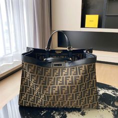 The increasingly popular old flower tote Eye-catching and fashionable recognition.

 Size: 41-16-30 Product Catalogue, Lv Purse, Fendi Peekaboo, Model Design, Lv Belt, Handbag Heaven, Lv Handbags, Lv Wallet, Fendi Bags