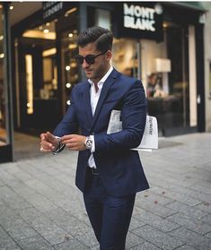 Gentleman Mode, A Man In A Suit, Man In A Suit, Luxury Lifestyle Fashion, Mens Fashion Rugged, Mens Fashion Inspiration, Tie Shirt, Rugged Style, Mens Luxury Fashion