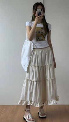 Long Skirt Aesthetic Summer, Wide Leg Pants Outfit Korean Style, Long Mesh Skirts, Midi Skirt Outfit Asian, Modern 50s Fashion Casual, Loose Fashion Style, Chill Academia Outfits, Acubi Summer Aesthetic, Trendy Maxi Skirt Outfits