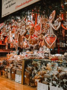 there are many items on display in the window for sale at this store, including teddy bears and other things