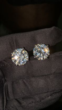 15mm Jumbo Moissanite Stud Earrings, D Color VVS1 Round Cut, 24 Carat Total Weight, 925 Sterling Silver or Solid 10K Gold ❖ 𝐃𝐞𝐬𝐜𝐫𝐢𝐩𝐭𝐢𝐨𝐧 ❖ 𝐂𝐮𝐬𝐭𝐨𝐦𝐢𝐳𝐚𝐛𝐥𝐞: Yes 𝐌𝐞𝐭𝐚𝐥: 925 Sterling Silver / Solid 10K Gold 𝐌𝐞𝐭𝐚𝐥 𝐓𝐨𝐧𝐞: Silver (in photos) / Gold / Rose Gold (Select from the 'Metal Type & Tone' dropdown menu while ordering) 𝐒𝐭𝐨𝐧𝐞: Moissanite / Cubic Zirconia (Select from the 'Gemstone' dropdown menu while ordering) 𝐂𝐥𝐚𝐫𝐢𝐭𝐲: VVS1 𝐂𝐨𝐥𝐨𝐫: D-E-F 𝐂𝐮𝐭: V Green Cubic Zirconia Round Earrings, Multi-stone Cubic Zirconia Round Earrings, Photo Gold, Hip Hop Jewelry, 10k Gold, Gold Rose, Types Of Metal, Jewelry Earrings Studs, Favorite Things Gift