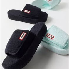 The Lightweight, Original Platform Adjustable Slides Combine The Softness Or A Beach Towel With The Comfort Of A Molded Footbed. Crafted From Moisture-Absorbing Terry Toweling That Wraps Around The Upper Outsole, Eliminating Irritation With Every Step, These Red Women's Platform Slides Are Fastened With A Velcro Strap For A Customizable Fit. Easy To Clean And Quick To Dry, They Are Breathable, Flexible And Provide A Little Extra Height For The Summer Months. Terry Toweling Upper And Outsole Towe Hunter Logo, Futuristic Shoes, Hunter Shoes, Platform Slides, Women Hunters, Teenager Outfits, Velcro Straps, Terry Cloth, Platform Sandals