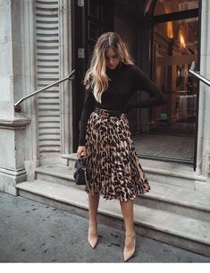 Combat Boots Dress, Rok Midi, Rok Outfit, Leopard Fashion, Bohol, Printed Midi Skirt, Business Outfit, Mode Inspo