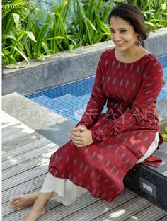 Ikkat Kurta Neck Designs Cotton, Puff Hands Kurti Designs, Boat Neck Full Sleeves Kurti, Full Hand Churidar Designs, Plain Cotton Kurti Designs For Stitching, Sambalpuri Kurta Designs Women, Full Sleeve Kurta Women, Kalamkari Churidar Designs, Full Sleeves Design For Kurtis Latest