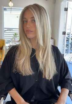 Blonde hair inspiration Blonde Dimensional Hair, Kaitlynn Bell, Cool Toned Blonde Hair, Neutral Blonde Hair, Blond Beige, Blonde Foils, Root Shadow, Blonde Hair Inspo