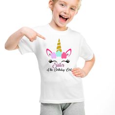 No hay nada como la alegría de tener una familia cerca. Ya sea un evento especial o simplemente un día cualquiera. Hazlo más especial y memorable con estas camisetas familiares a juego con estampado de unicornio. Además, ¿quién necesita un disfraz especial, verdad? Eres todo lo que se necesita. 

















 Características:



 Camisetas suaves, algodonosas y a juego.

 Mangas cortas, estampado de alta calidad.

 Ajuste perfecto para toda la familia.




 Cuidado de las telas:



 Confeccionada en suave tejido de algodón.

 Impresión de alta calidad.

 Se puede lavar a máquina.

 No usa blanqueador.




 Tabla de tallas (pulgadas):

 Pide una talla más grande para mayor comodidad y un mejor ajuste, especialmente si tus medidas están entre tallas.

 Niños: Unicorn Horn Headband, Unicorn Outfit, Rainbow Tutu, Matching T Shirts, Funny Summer, Horn Headband, Best Online Shopping Sites, Summer Humor, Dress Layered