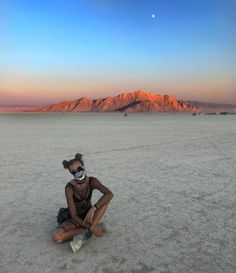 18 Pictures of Fashion People Basically Naked and Covered in Dust at Burning Man | Fashionista Burning Man 2017, Boho Instagram, Burning Men, Edm Festival Outfit, Festival Mode, Lightning In A Bottle, Rave Babe, Burning Man Fashion