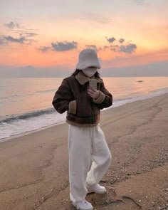 Korean Winter Fashion Outfits, Outer Outfit, Dancer Lifestyle, Streetwear Winter, Mom Jeans Outfit, 사진 촬영 포즈, Winter Photo, Korean Girl Fashion, Cute Comfy Outfits