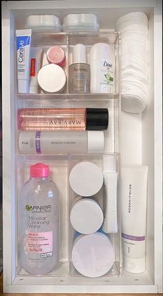 Rangement Makeup, Penyimpanan Makeup, Makeup Drawer Organization, Makeup Drawer, Skincare Organization, Pretty Skin Care, Pretty Skin, Drawer Organizer, Repair Cream