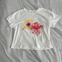 Graphic Baby Tee Size Large Condition: Nwot Color: White Details : - Short Sleeve - Graphic Tee Extra: - I Ship Between 1-2 Days Graphic Baby Tee, Baby Graphic Tees, White Details, Baby Tees, Trendy Tshirts, Vintage Baby, Baby Tee, Infant Tees, Graphic Tee