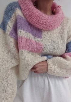 Colorful Sweater Outfit, Knitwear Trends, Knitwear Inspiration, 1980's Fashion, Winter Outfits Cold, Sweater Outfit, Girlie Style, 1990's Fashion