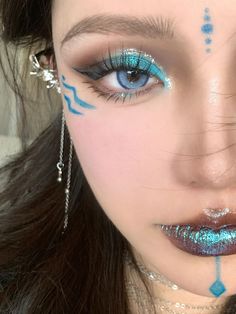 Girlcult #eyeshadow palette #45 Mermaid Crying Tears, works so well🔵🤟 All credit by SuXing GROUP 📕RED ID 1551091277 #eyemakeup… | Instagram Shark Makeup, Holographic Eyeshadow, Fish Makeup, Alien Makeup, Crying Tears, Mermaid Halloween, Eye Makeup Designs, Fairy Makeup, Mermaid Makeup