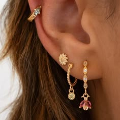 Dainty Ear Stack, Lobes Piercing, Dainty Earring Stack, Gold Earrings Stack, Earring Stack Ideas, Earring Stacks, Earring Stack, Ear Piercing Ideas, Pretty Ear Piercings