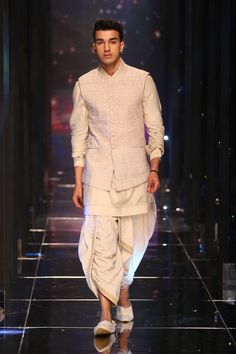 Tarun Tahiliani. LFW S/R 18'. Indian Couture. Work Lehenga Designs, Mens Wedding Wear Indian, Dude Style, Indian Wedding Clothes For Men, Mirror Work Lehenga