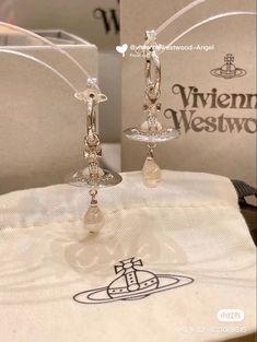 Vivienne Westwood Earrings, Dope Jewelry Accessories, Vivienne Westwood Jewellery, Girly Accessories, Expensive Jewelry, Outfit Look, Fancy Jewelry