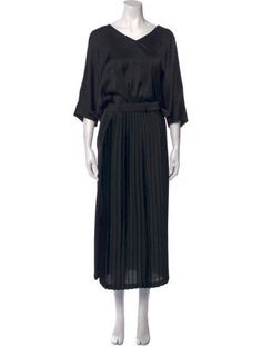 Rachel Comey SkirtBlackPleated AccentsZip ClosureFit:Skirts by Rachel Comey typically fit true to size. Nike Sale, Messenger Bag Backpack, Midi Length Skirts, Backpack Travel Bag, Waist Bags, Rachel Comey, Work Bags, Balenciaga City Bag, Hat Shop