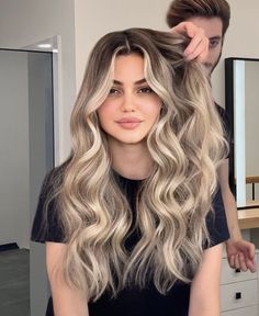 Balayage For Dark Brown Hair With Blonde, Light Brown And Blonde Hair Ideas, Brown Root Hair Ideas, Brown Eyes Blonde Balayage, Ash Blonde Balayage 2023, Blonde Babylights Face Framing, Balayage Hair Blonde 2023, Ombre Hair Color Medium Length Balayage, 2023 Ombre Hair